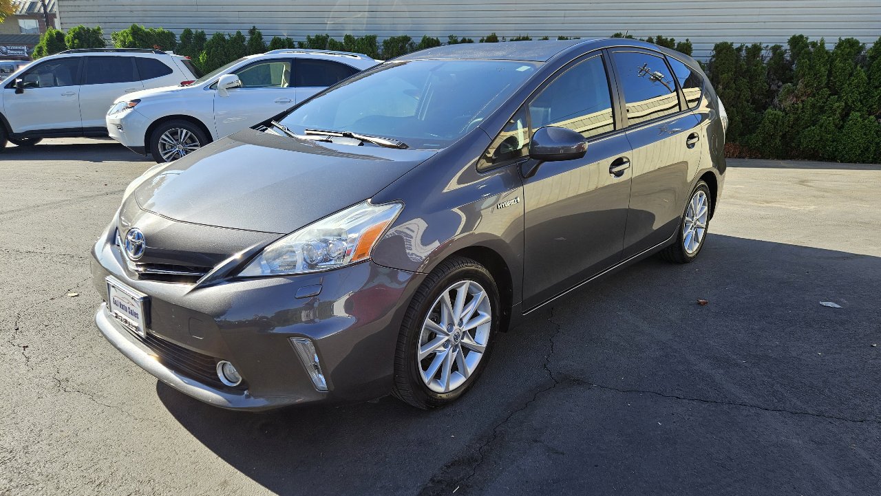 Used 2012 Toyota Prius V Five image 2