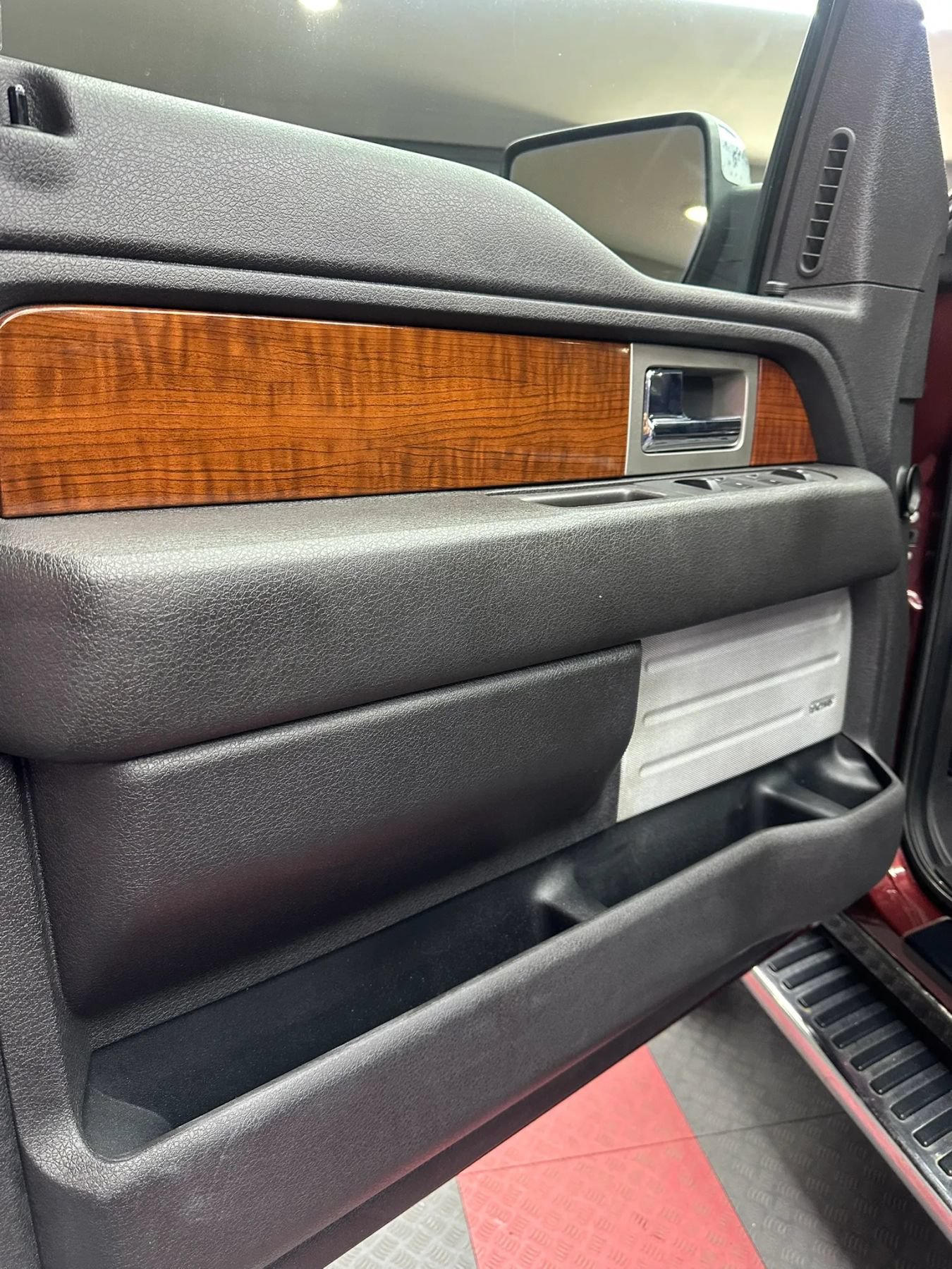 Used 2010 Ford F150 Lariat AWD/4WD image 9