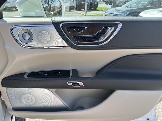 Used 2019 Lincoln Continental Reserve image 8