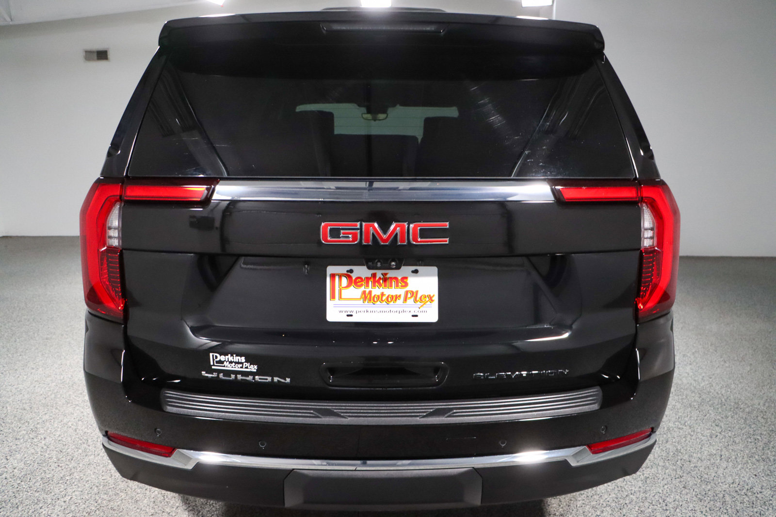 Used 2025 GMC Yukon XL Elevation w/ Elevation Premium Package image 8