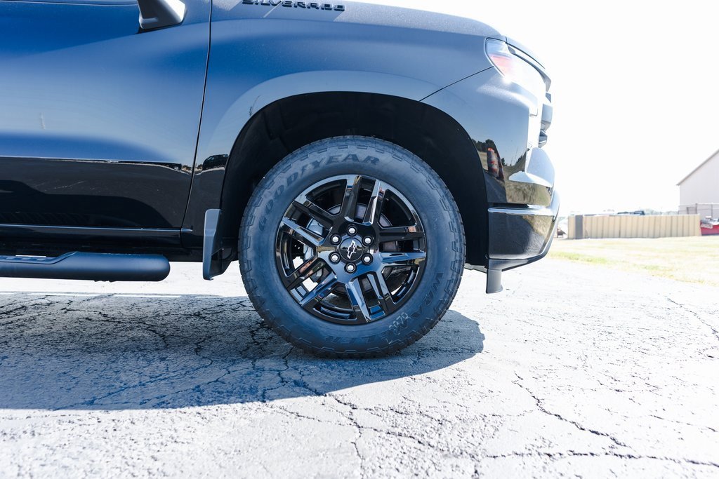 New 2026 Chevrolet Silverado 1500 Custom w/ Turbomax Blackout Package image 7