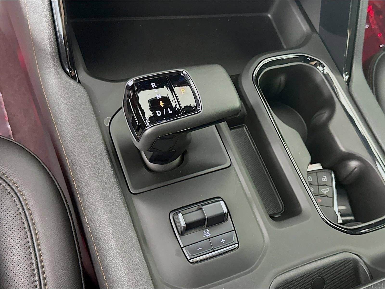 Used 2025 GMC Sierra 1500 AT4 w/ AT4 Premium Package AWD/4WD image 19