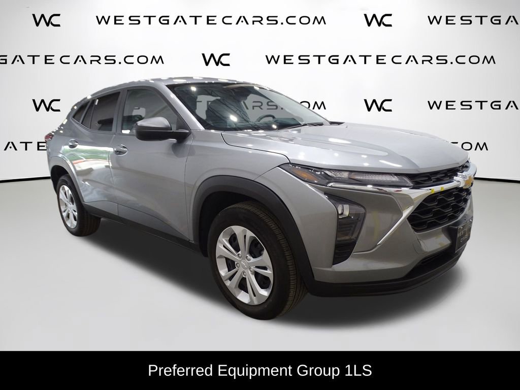 Used 2024 Chevrolet Trax LS image 2