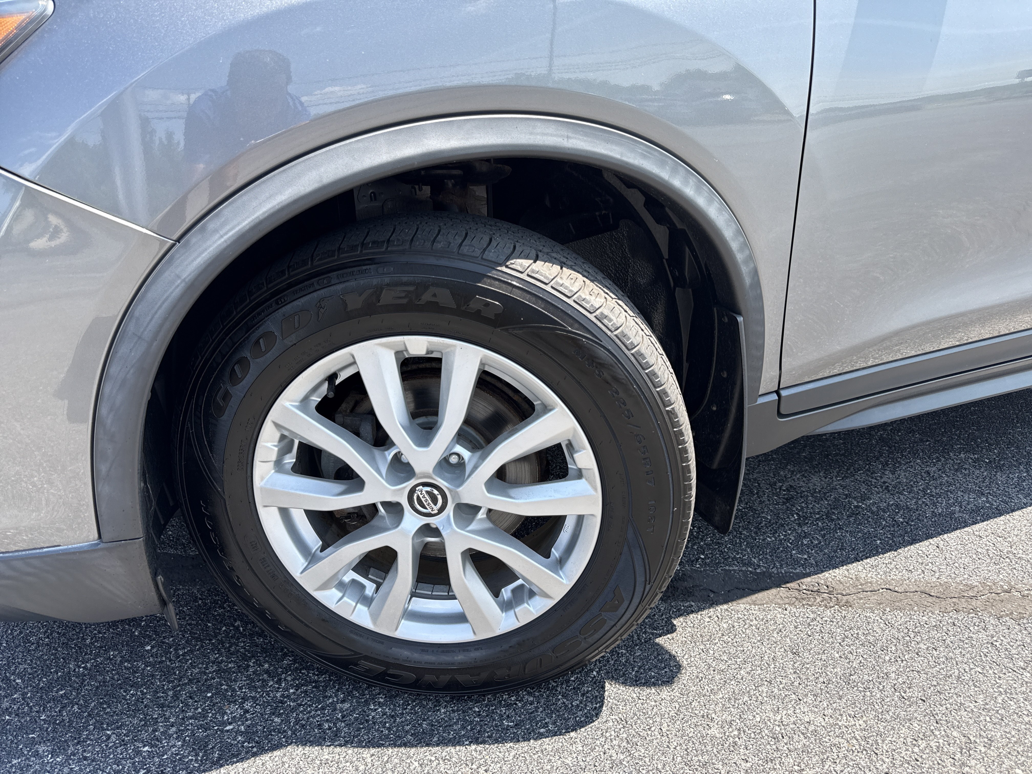 Used 2018 Nissan Rogue SV AWD/4WD image 3
