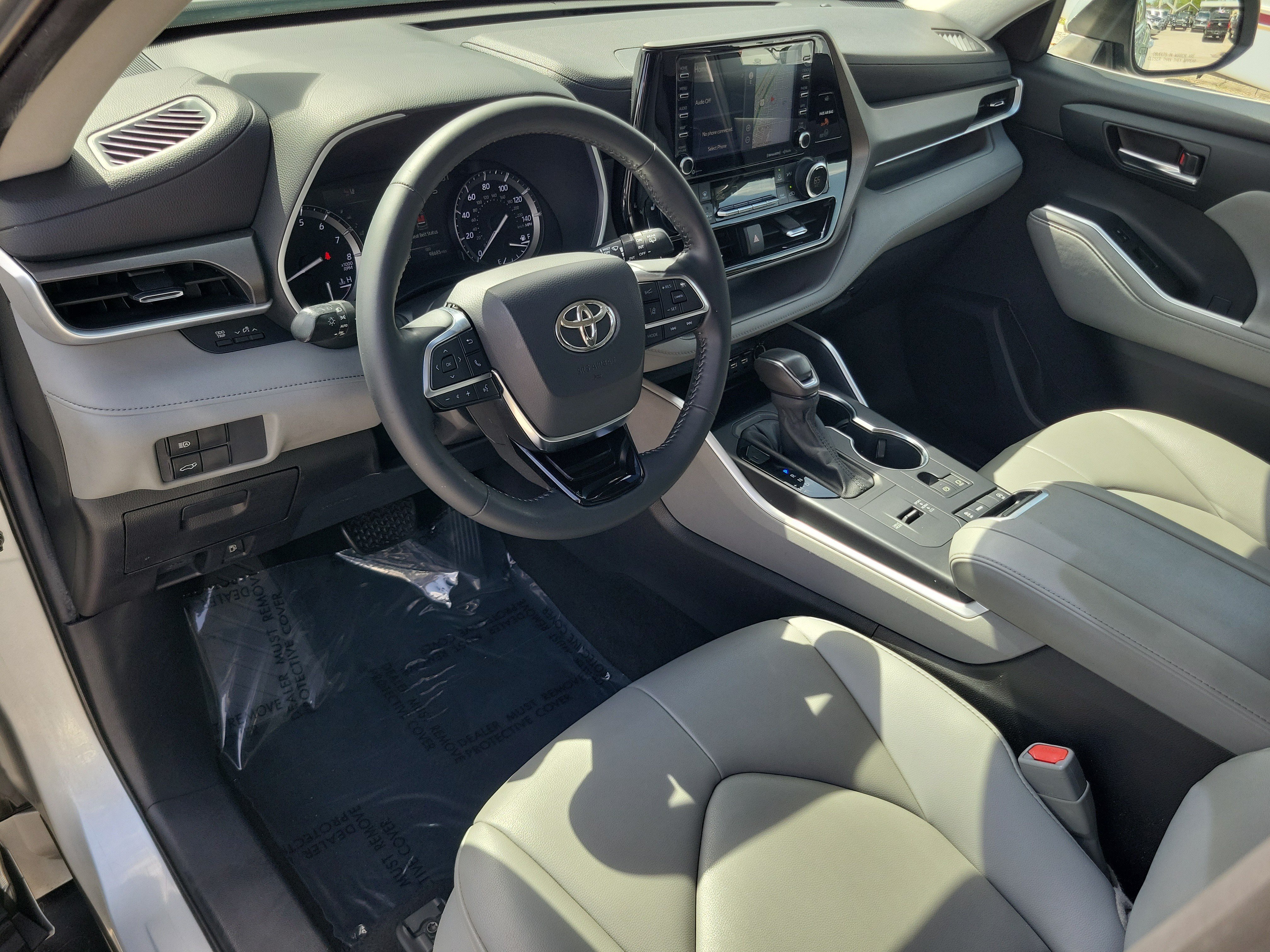 Used 2021 Toyota Highlander XLE FWD image 8