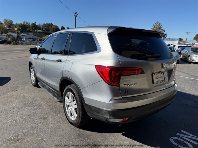 Used 2017 Honda Pilot LX image 5