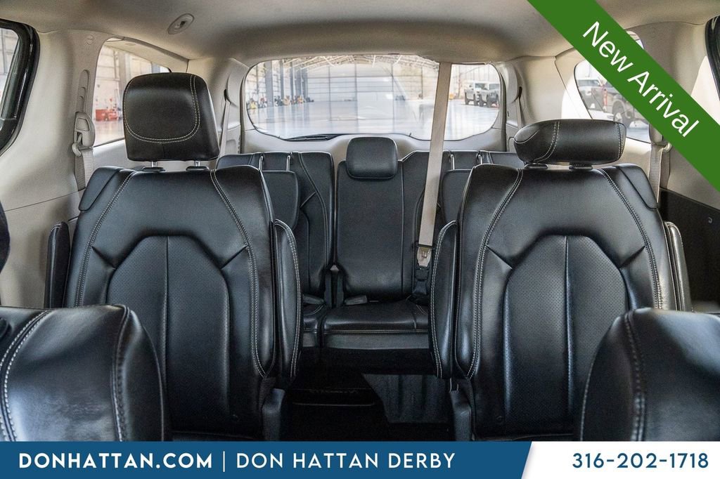 Used 2023 Chrysler Pacifica Touring-L FWD image 12
