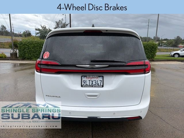 Used 2024 Chrysler Pacifica Touring-L FWD image 5