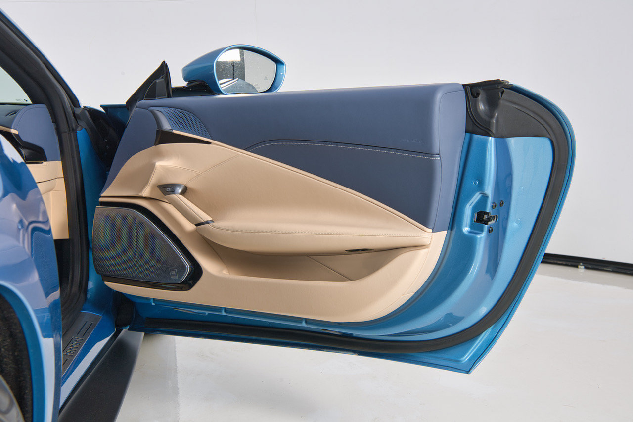 Certified 2025 Ferrari Roma Spider RWD image 24