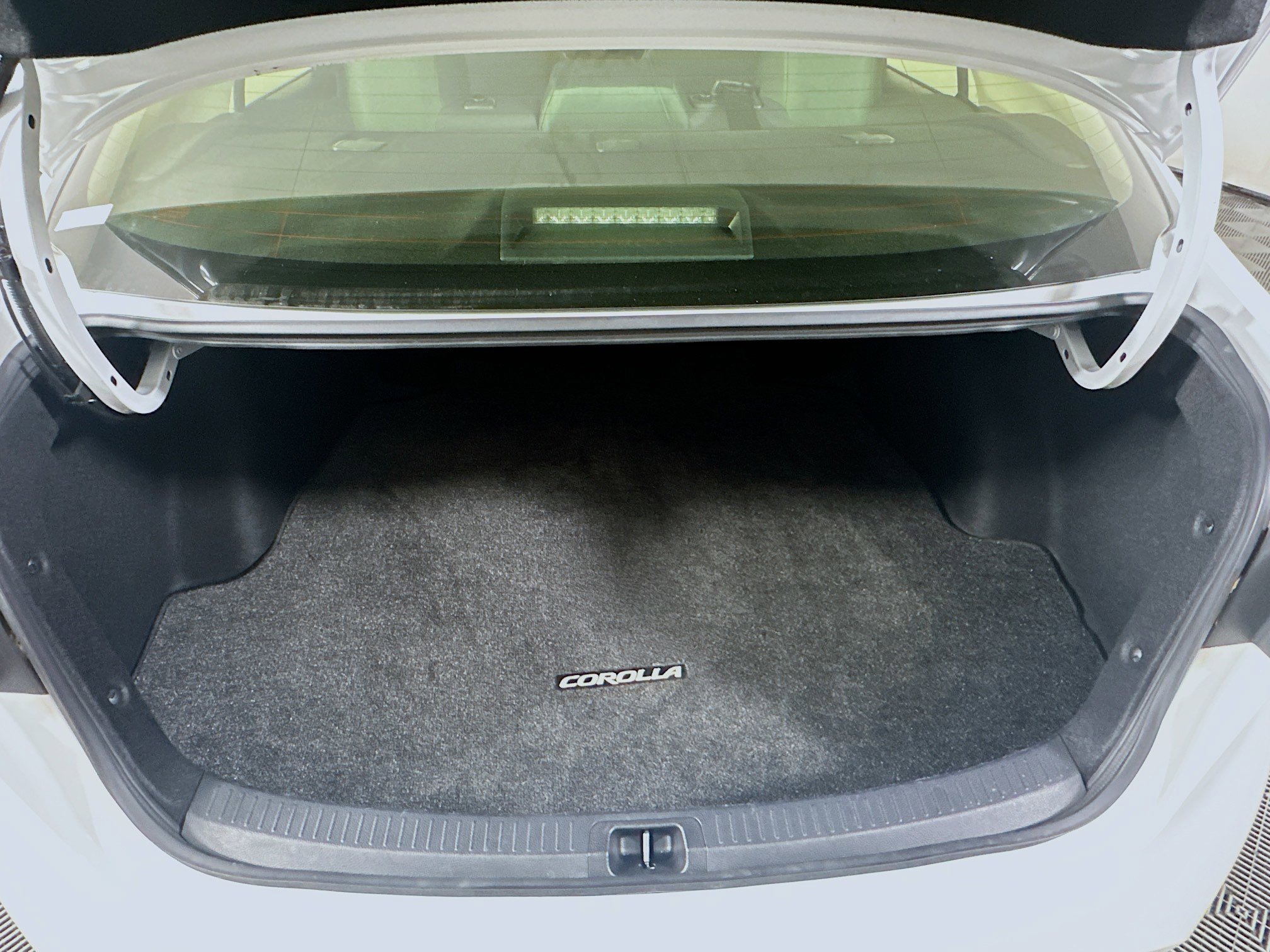 Used 2023 Toyota Corolla LE w/ Carpet Mat Package (TMS) image 27