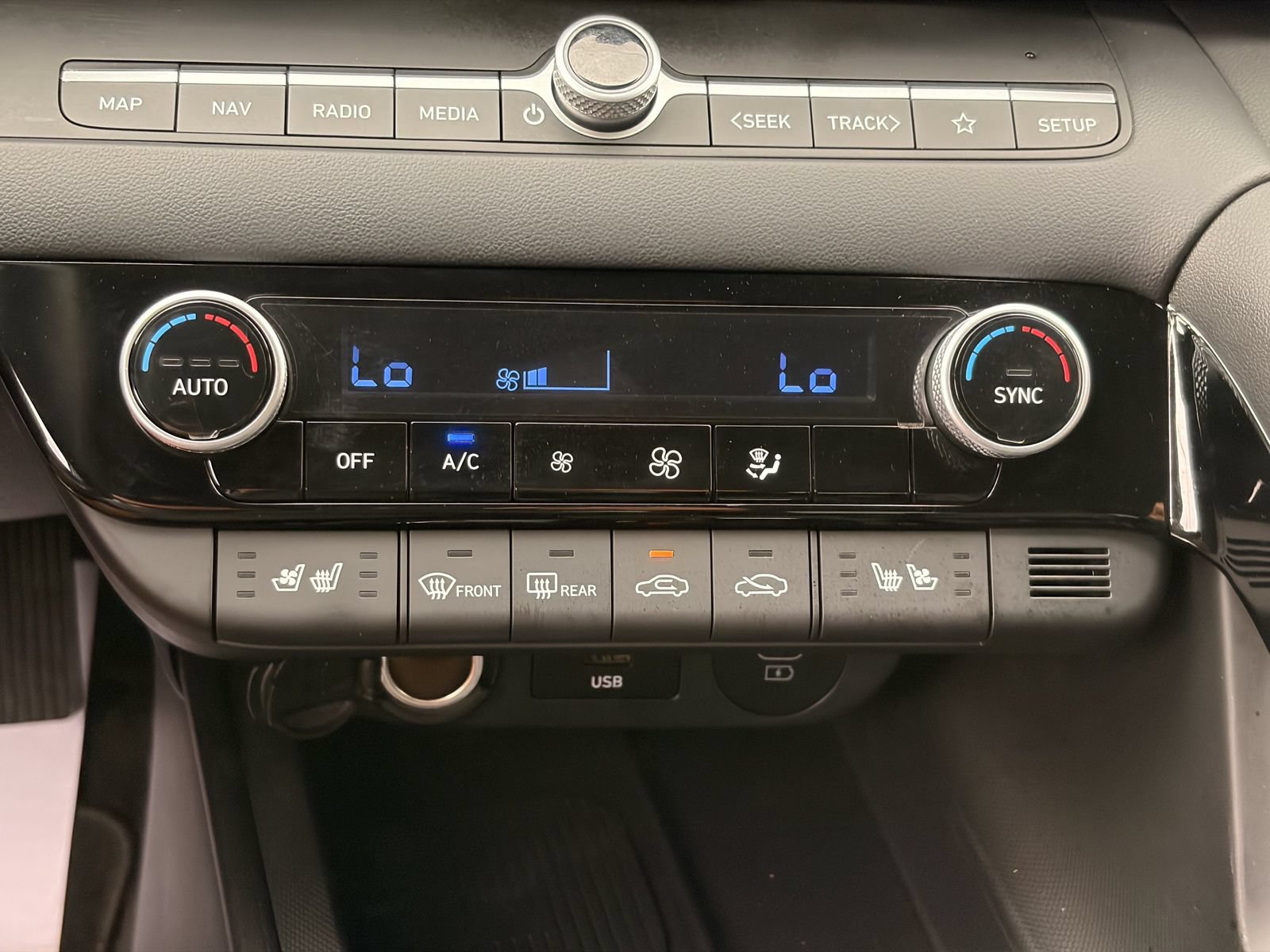 Used 2025 Hyundai Elantra Limited FWD image 24