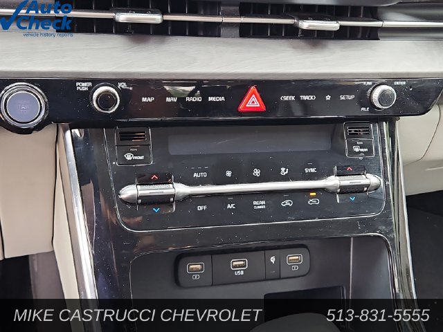 Used 2024 Kia Carnival EX FWD image 17