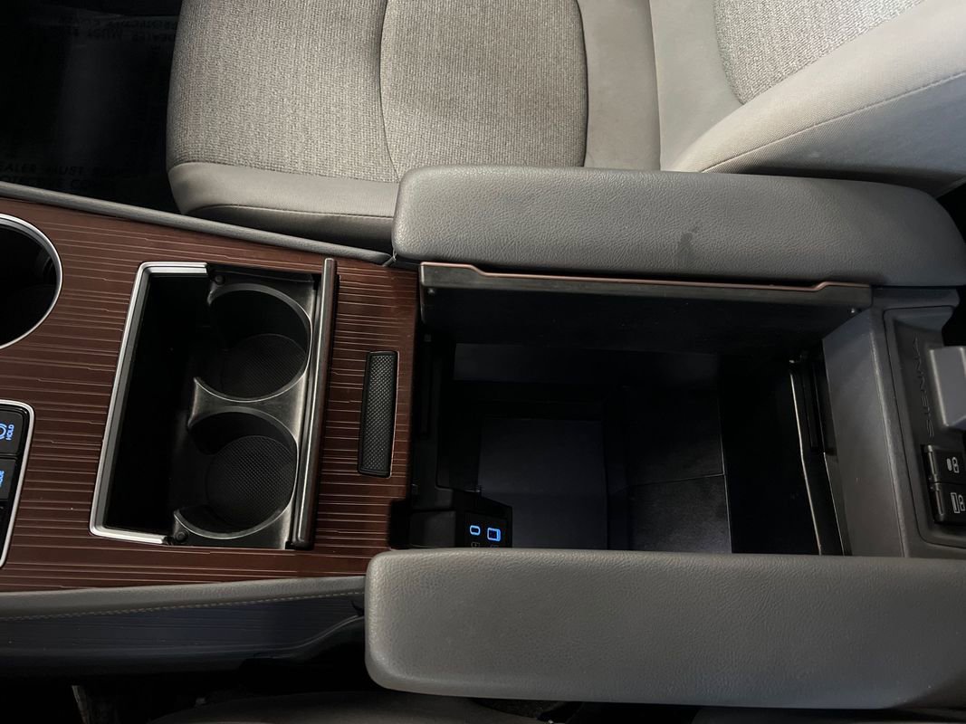 Used 2021 Toyota Sienna LE image 89