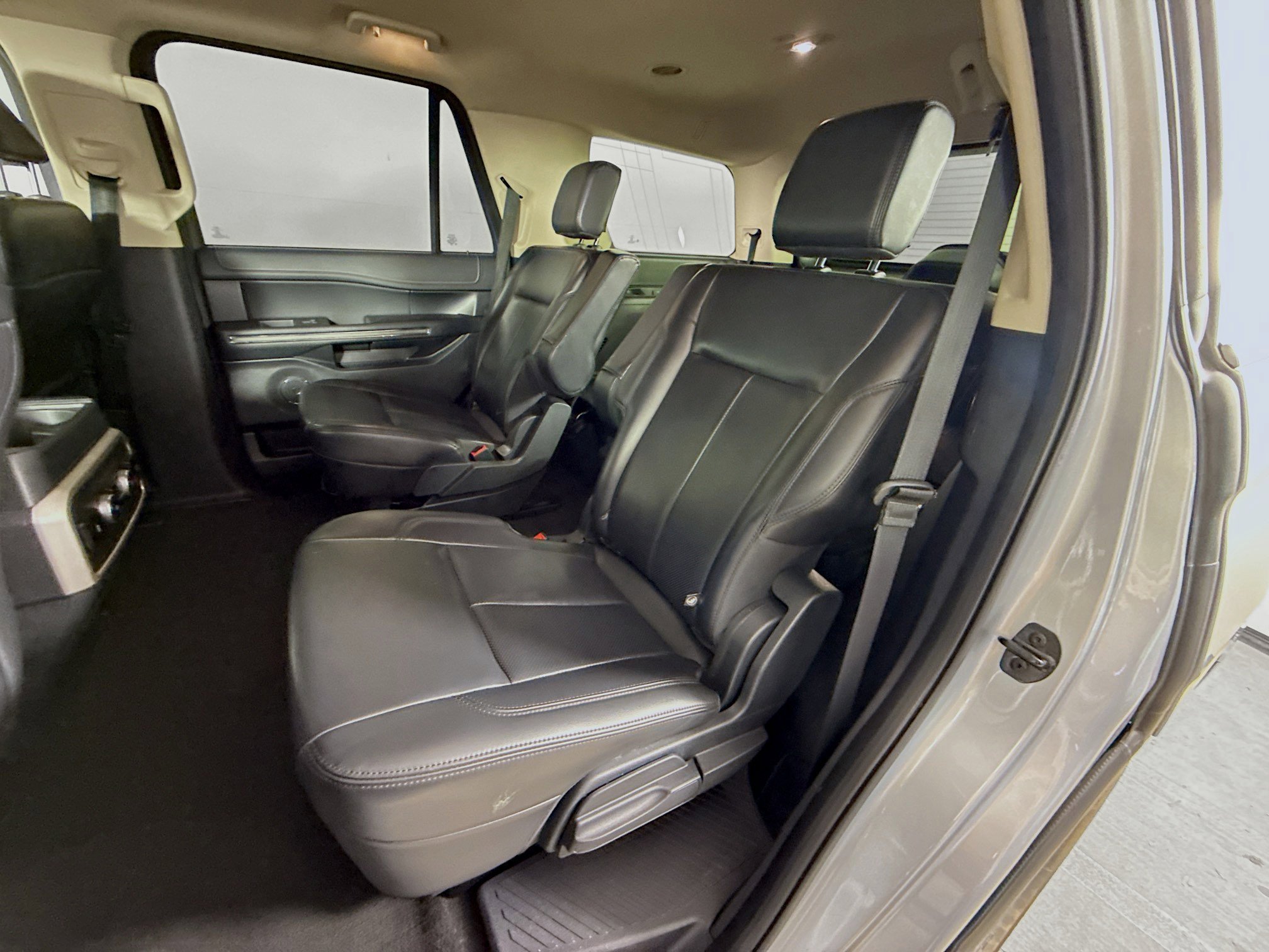 Used 2024 Ford Expedition XLT image 29