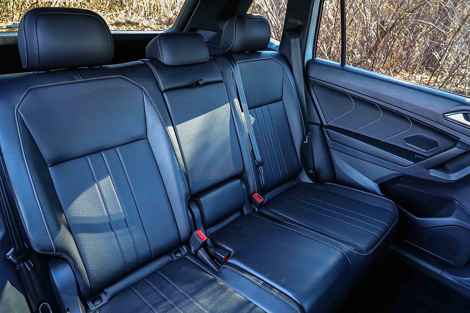 Used 2022 Volkswagen Tiguan SE R-Line image 25