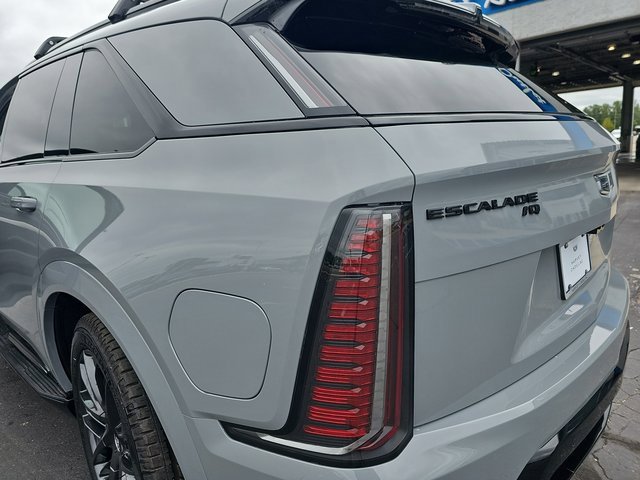 New 2026 Cadillac Escalade IQ Sport 1 w/ LPO, ONYX Package image 37