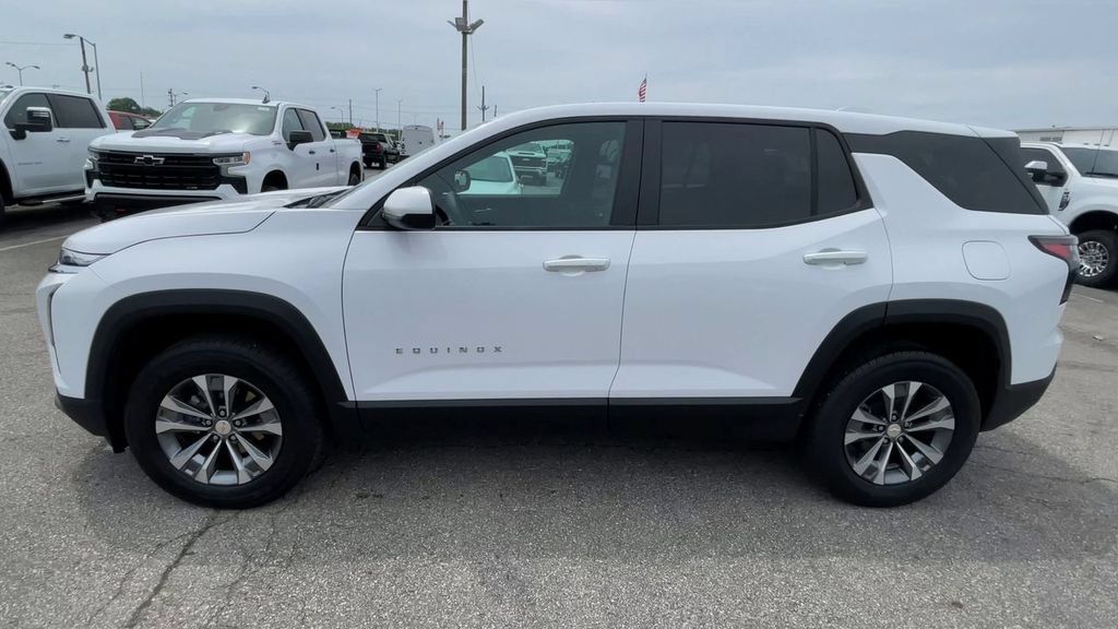 New 2026 Chevrolet Equinox LT w/ Convenience Package II FWD image 7
