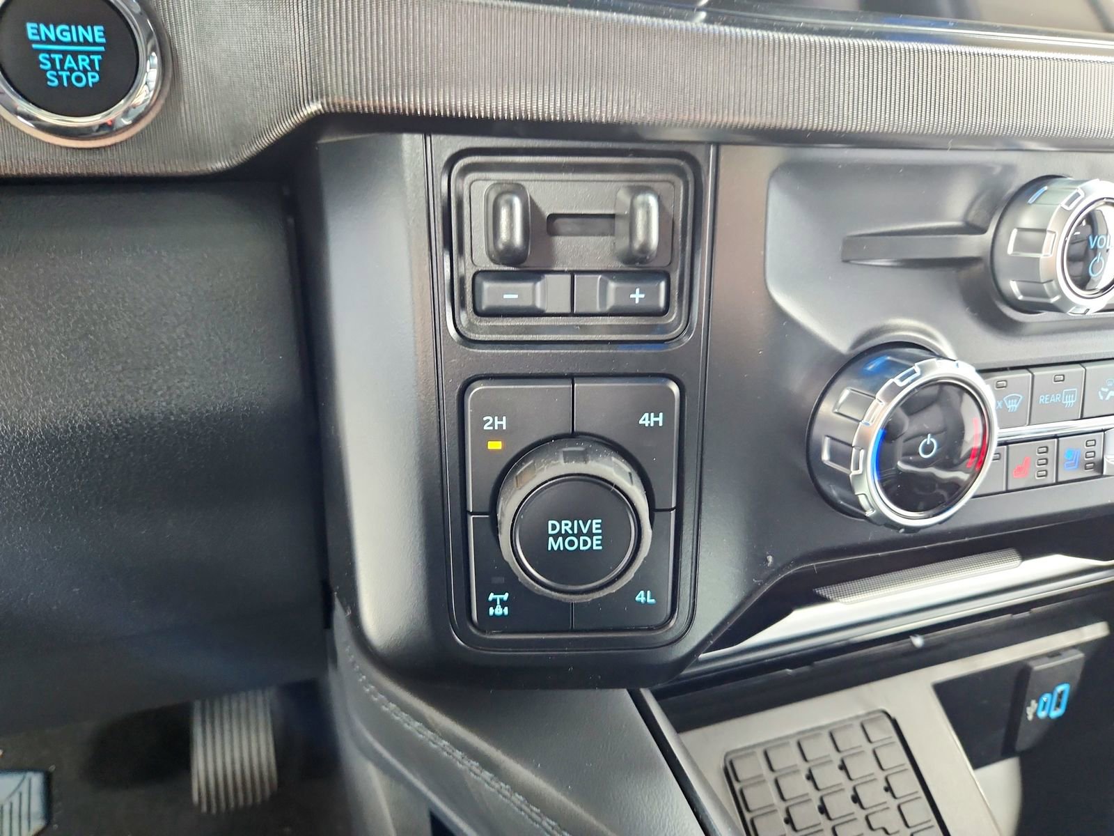 New 2026 Ford F350 Platinum w/ FX4 Off-Road Package image 28