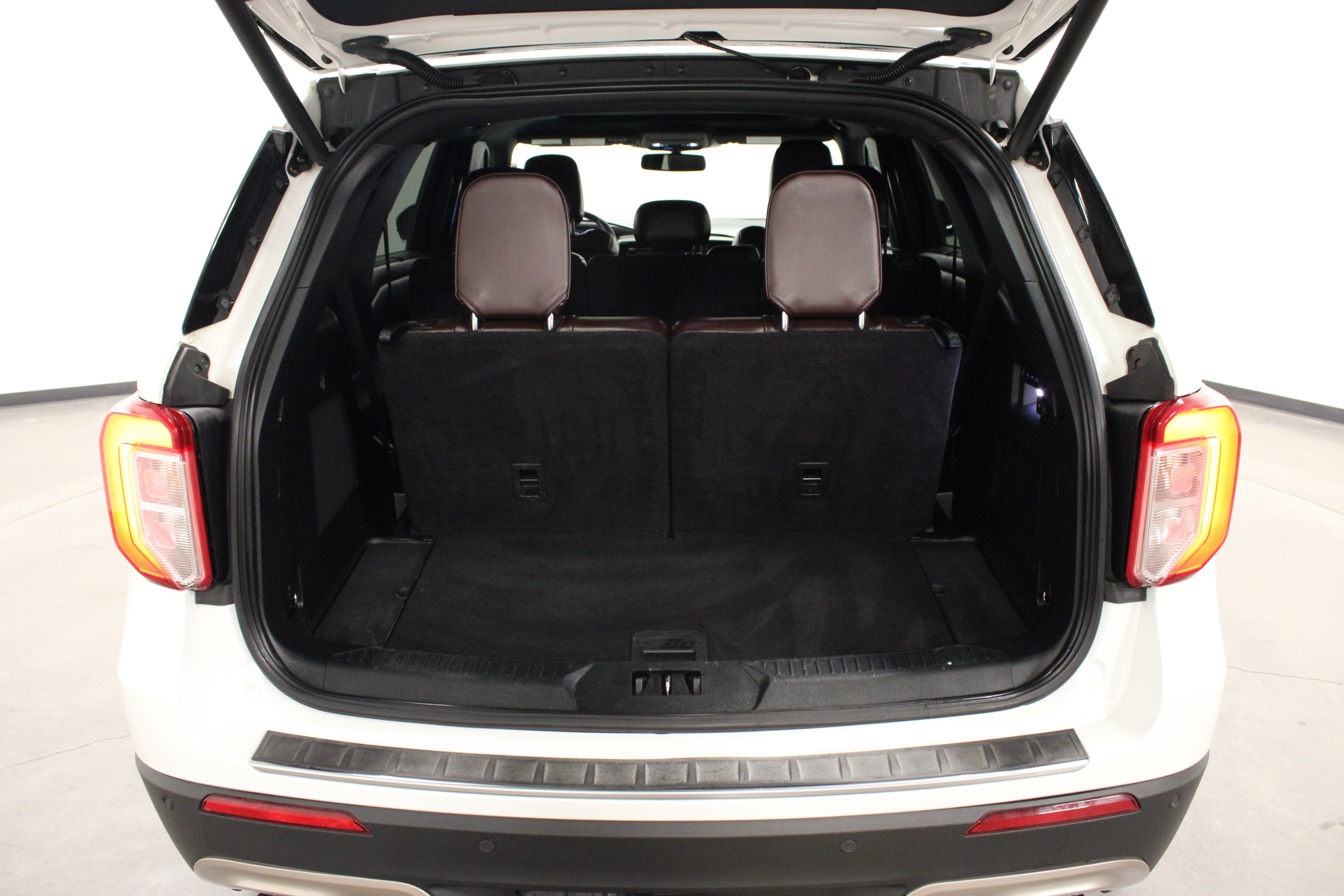 Used 2020 Ford Explorer Platinum w/ Premium Technology Package AWD/4WD image 14