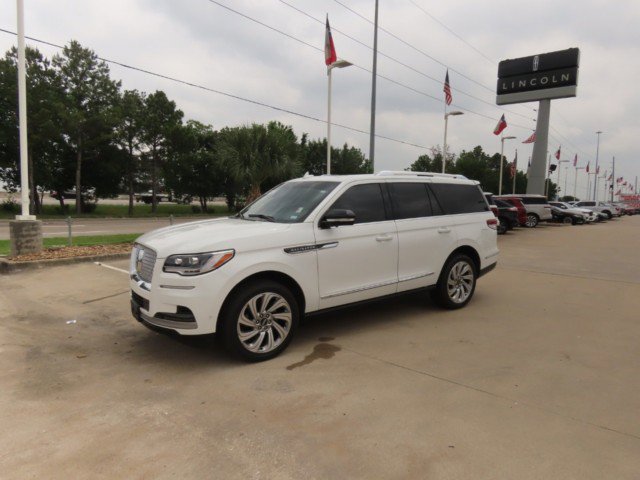 Certified 2024 Lincoln Navigator Premiere AWD/4WD image 2