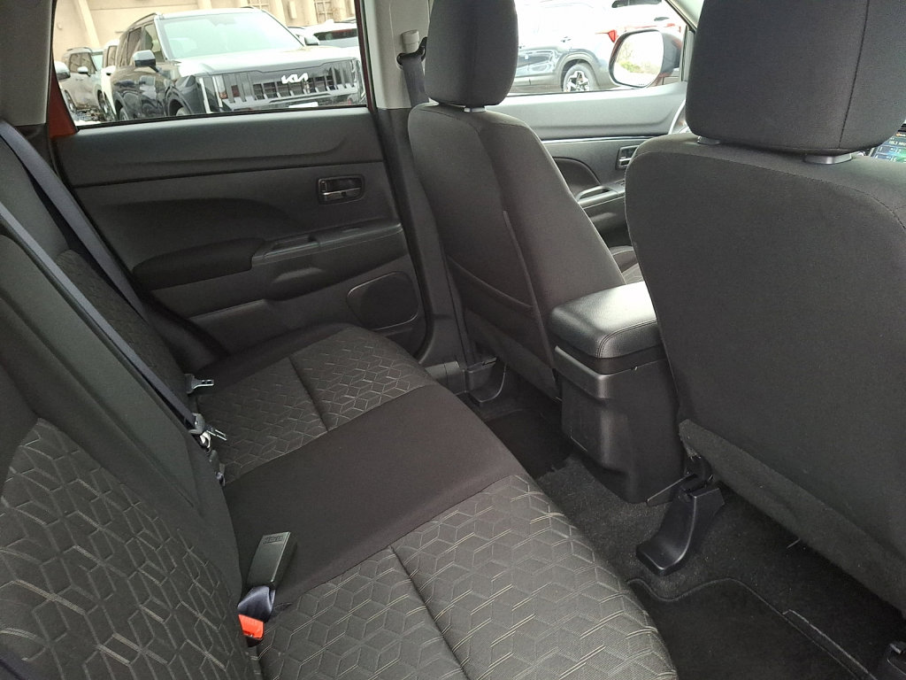 Used 2024 Mitsubishi Outlander Sport ES AWD/4WD image 15