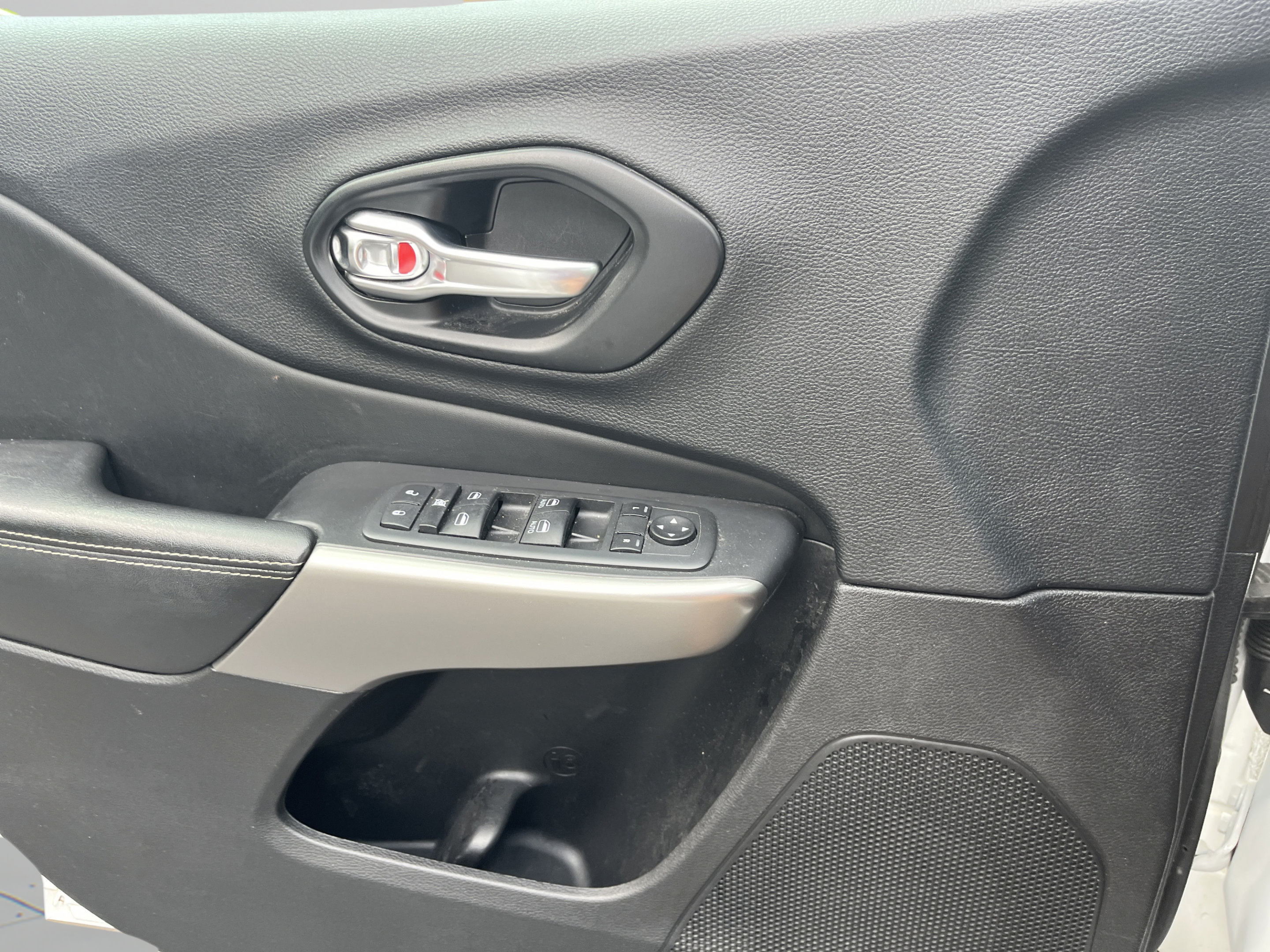 Used 2021 Jeep Cherokee Latitude Lux 80th Anniv w/ Quick Order Package 2YU 80th AWD/4WD image 32