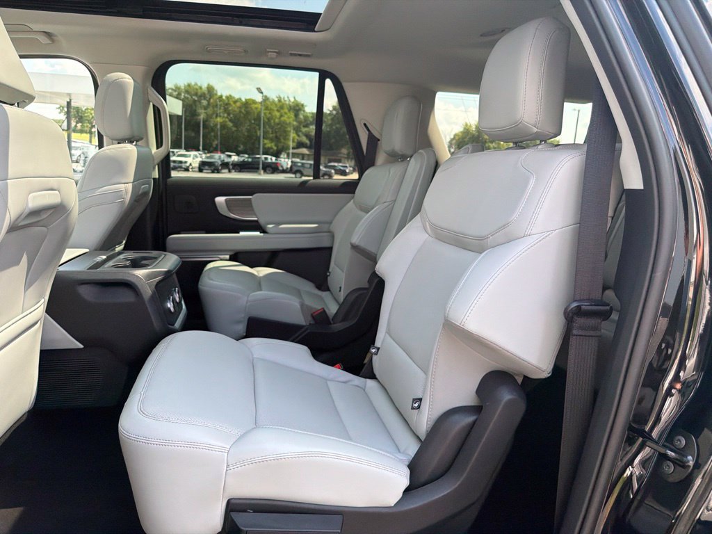 Certified 2025 Ford Expedition Max Platinum w/ Driver's Package AWD/4WD image 15