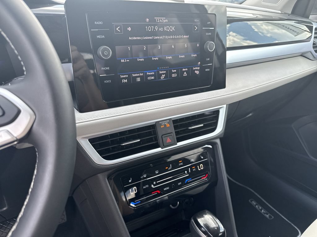 New 2026 Volkswagen Taos SE FWD image 20