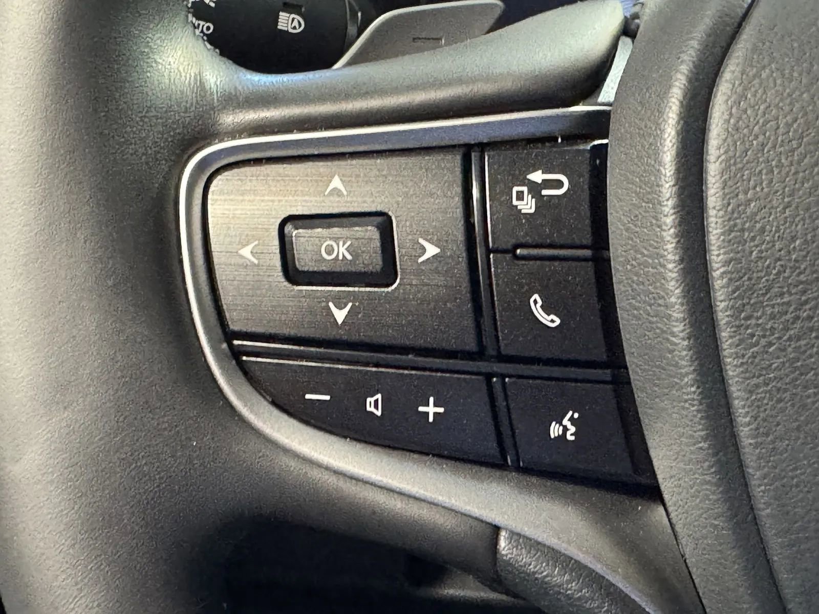 Used 2024 Lexus ES 300h w/ Premium Package image 15