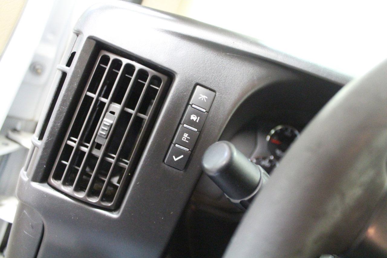 Used 2017 Chevrolet Express 2500 image 12