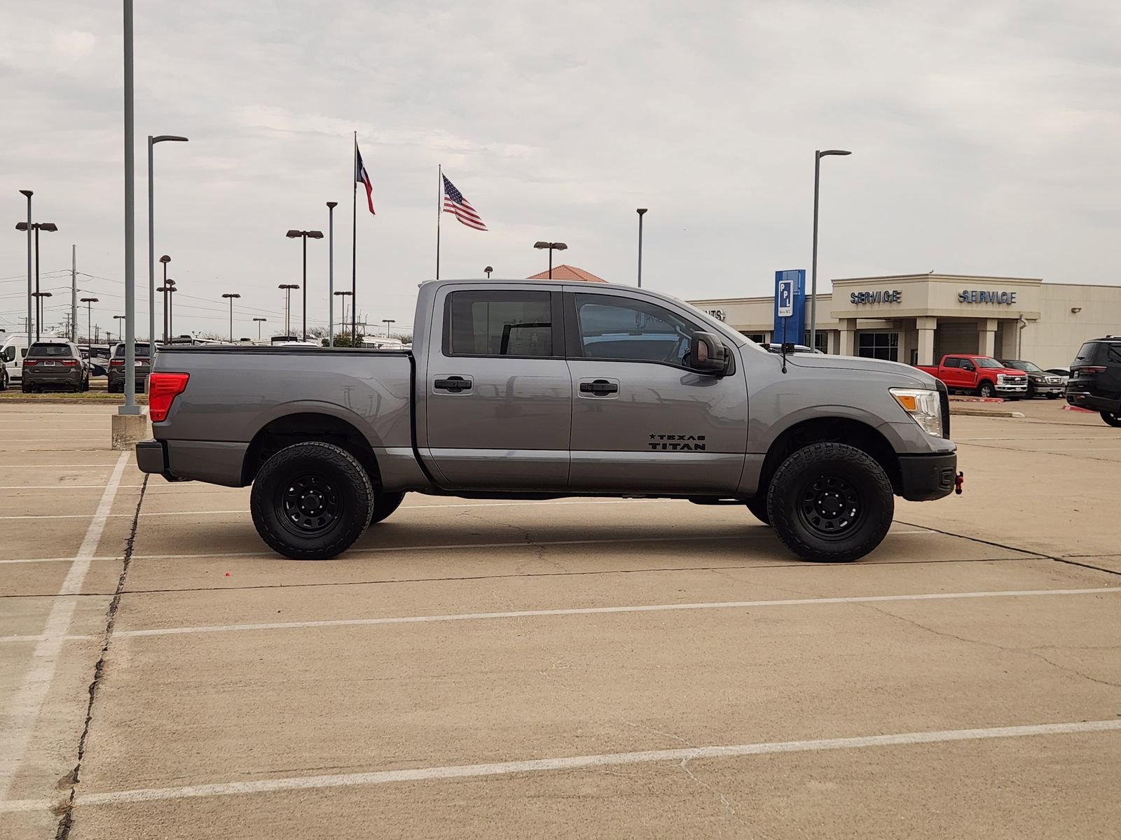 Used 2018 Nissan Titan SV w/ SV Convenience Package image 7