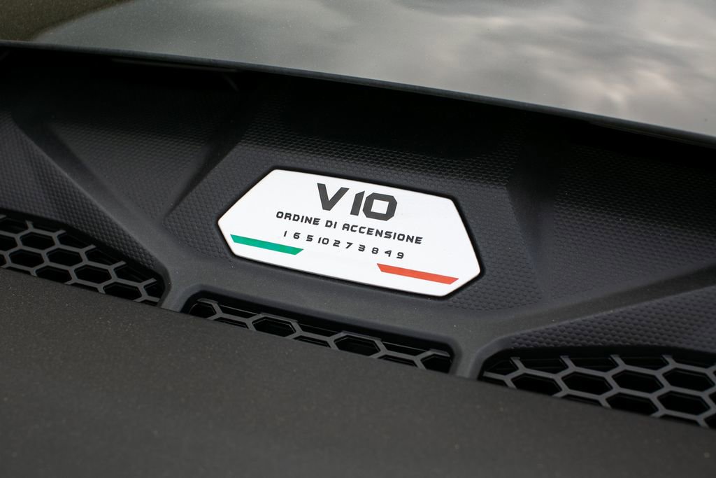 Used 2021 Lamborghini Huracan EVO image 13