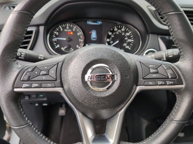 Used 2017 Nissan Rogue SV image 15