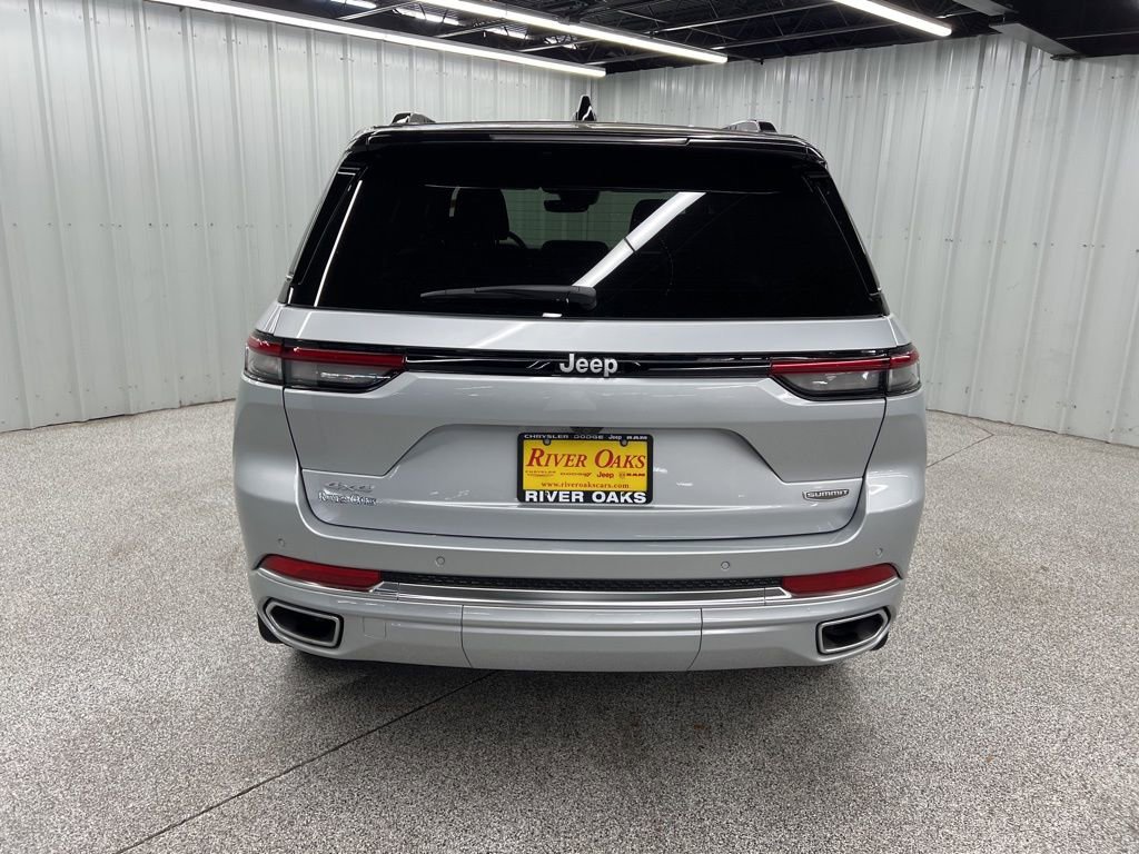 Used 2025 Jeep Grand Cherokee Summit w/ Luxury Tech Group V image 5