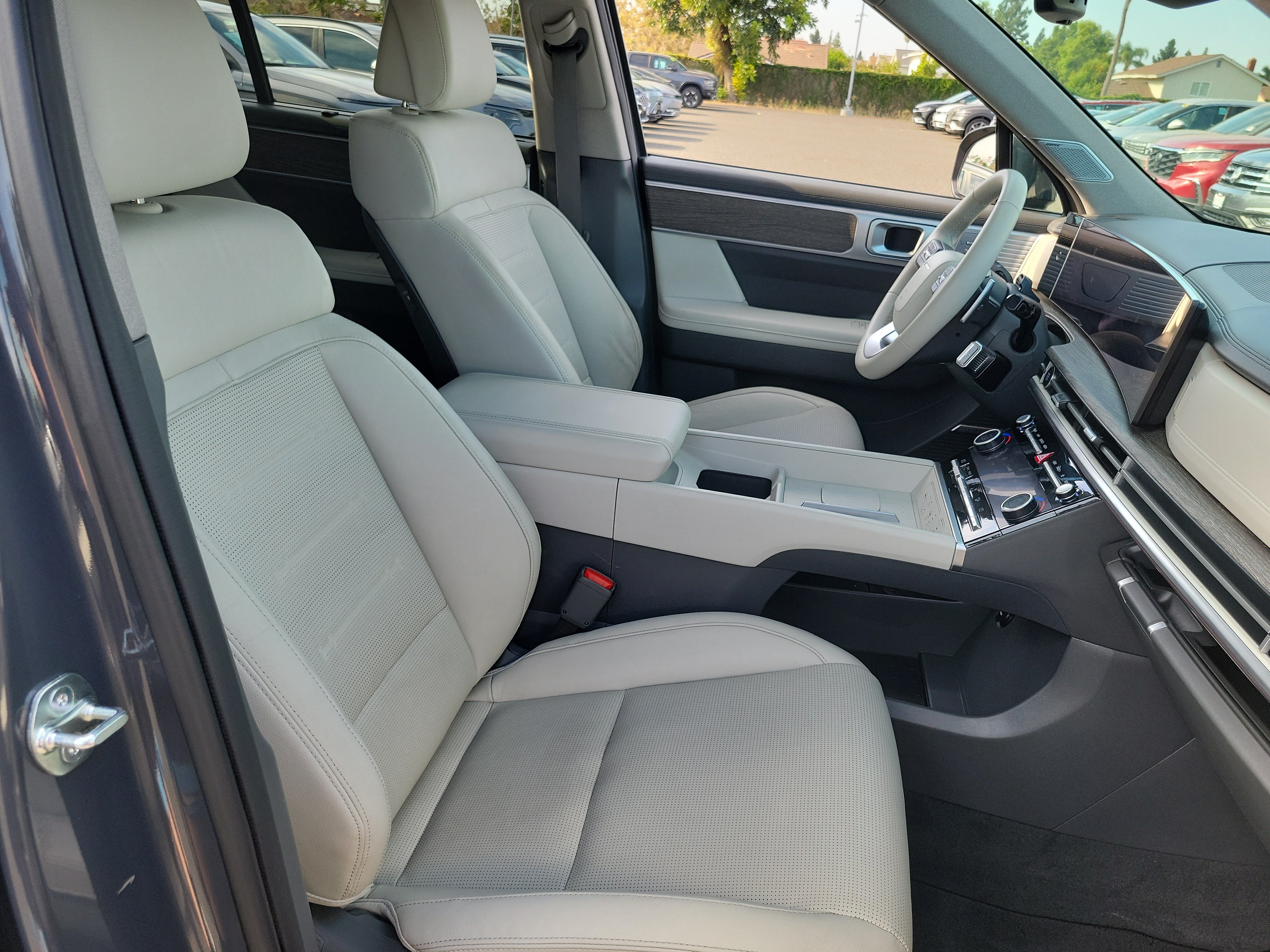 Certified 2025 Hyundai Santa Fe Limited AWD/4WD image 23