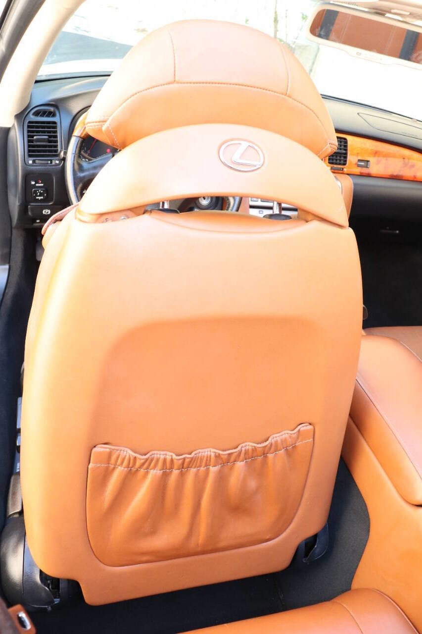 Used 2002 Lexus SC 430 Base 2dr Convertible RWD image 41