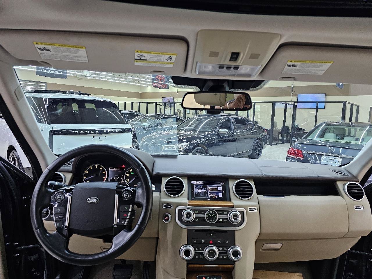 Used 2016 Land Rover LR4 HSE LUX AWD/4WD image 29