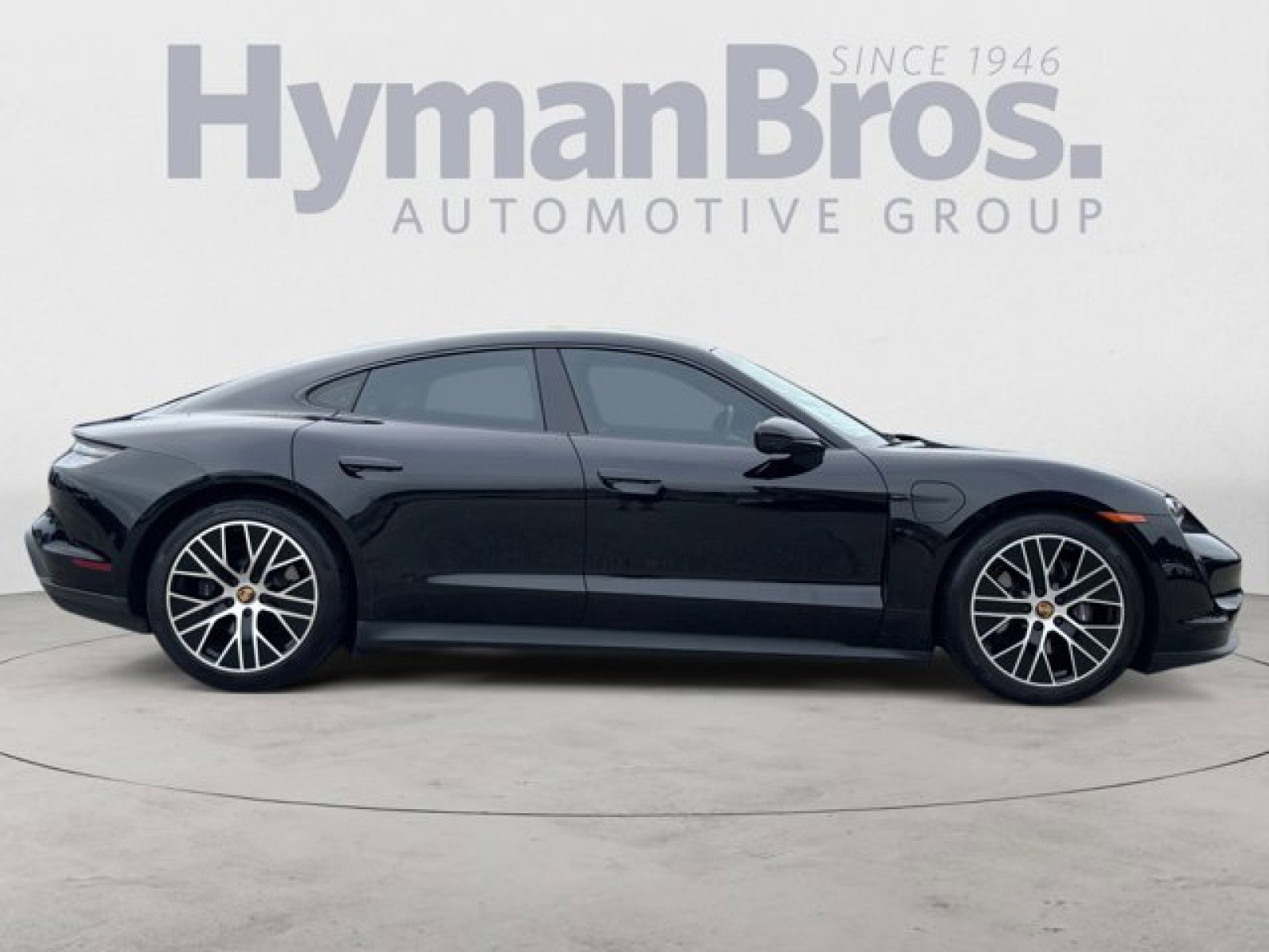 Used 2022 Porsche Taycan image 2
