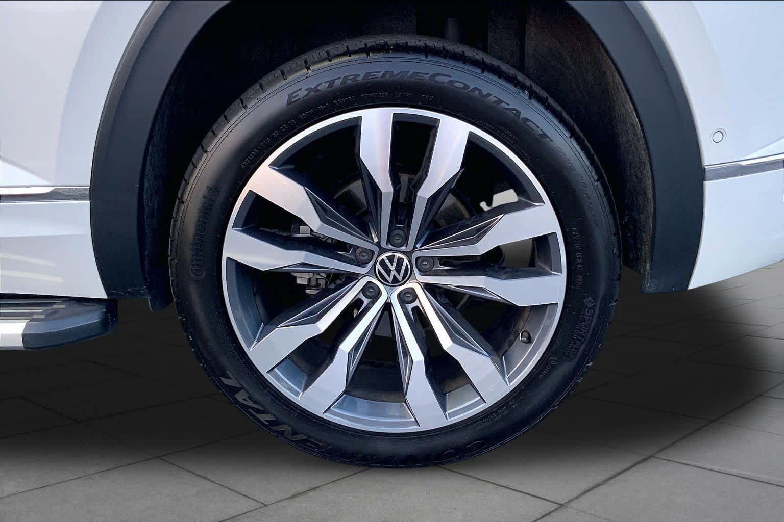 Used 2023 Volkswagen Atlas Cross Sport SEL Premium R-Line AWD/4WD image 9