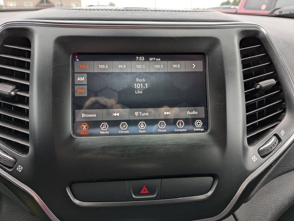 Used 2019 Jeep Cherokee Latitude w/ Popular Appearance Group AWD/4WD image 28