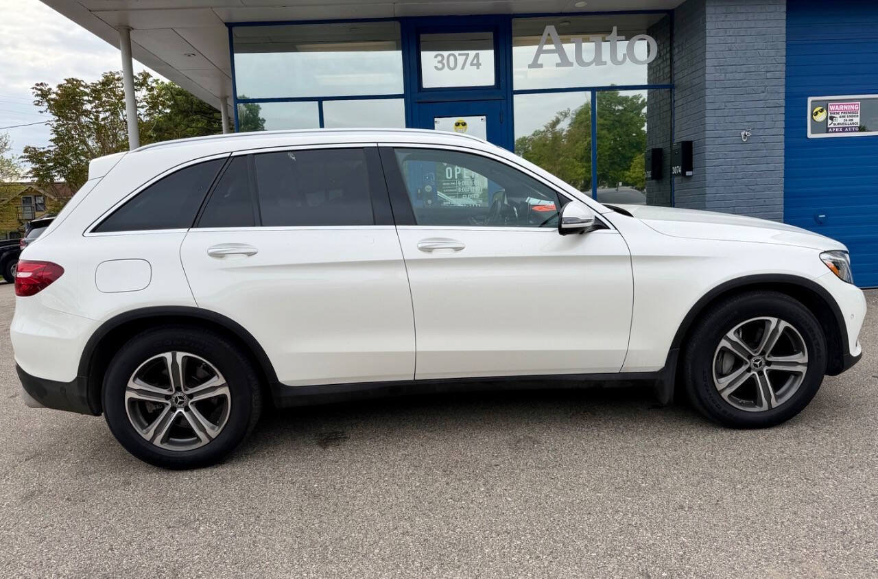 Used 2017 Mercedes-Benz GLC 300 4MATIC image 2