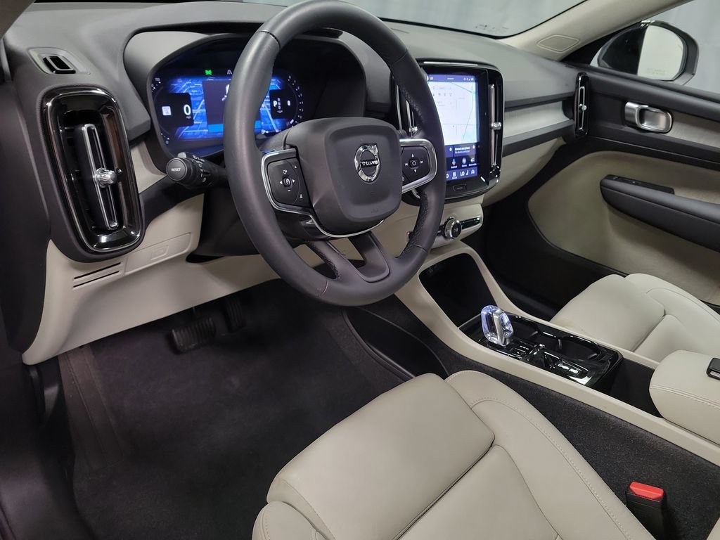 Used 2024 Volvo XC40 B5 Plus AWD/4WD image 17