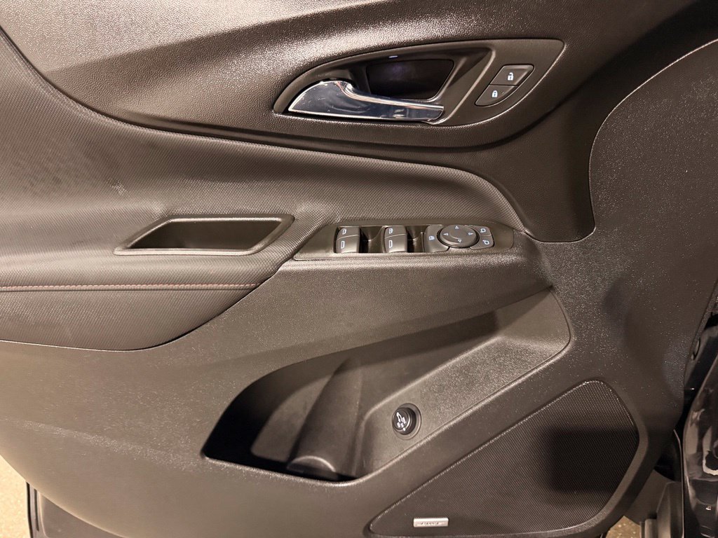 Used 2022 Chevrolet Equinox RS w/ RS Leather Package FWD image 13