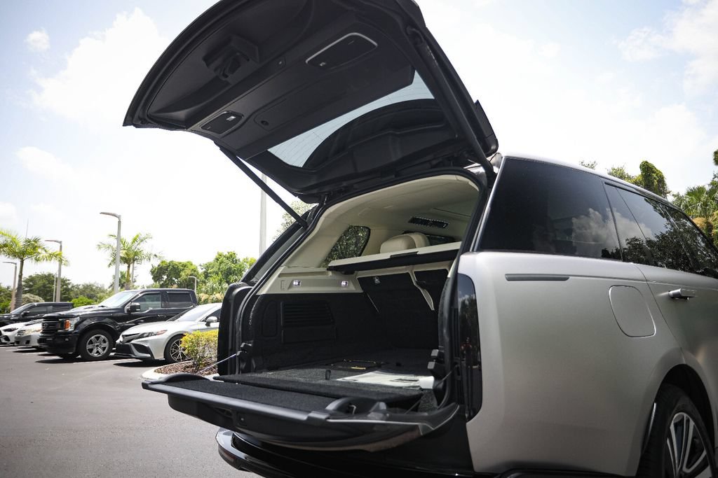 Used 2023 Land Rover Range Rover SV AWD/4WD image 19