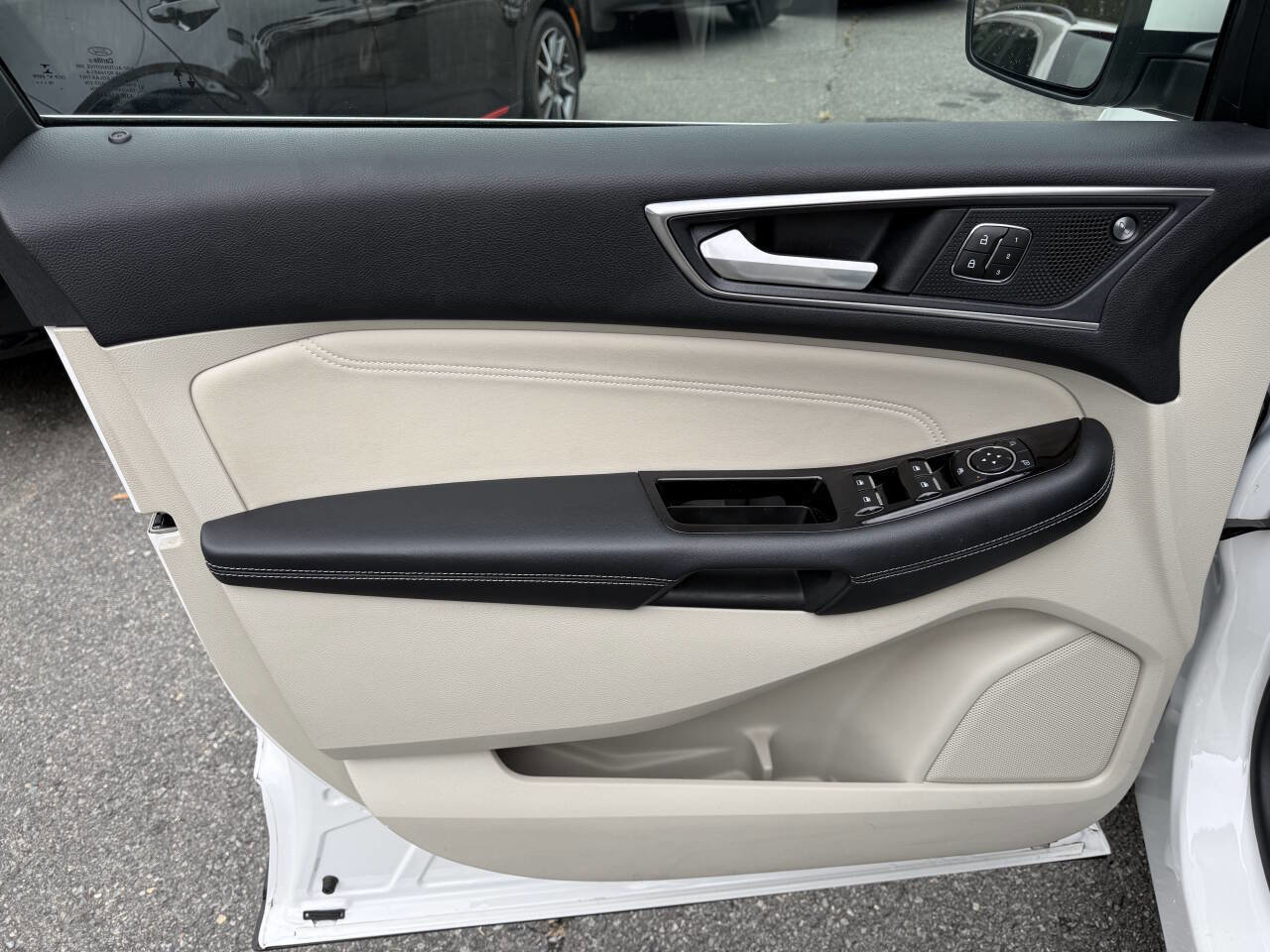 Used 2020 Ford Edge Titanium image 22