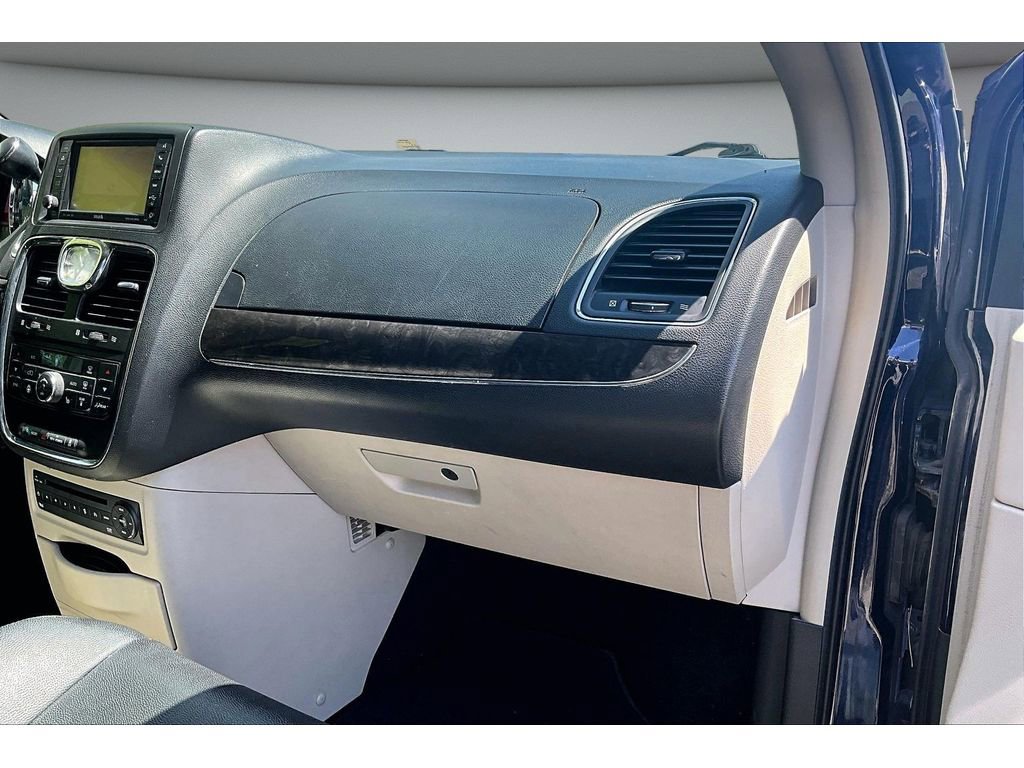 Used 2013 Chrysler Town & Country Touring-L w/ Entertainment Group #2 image 16
