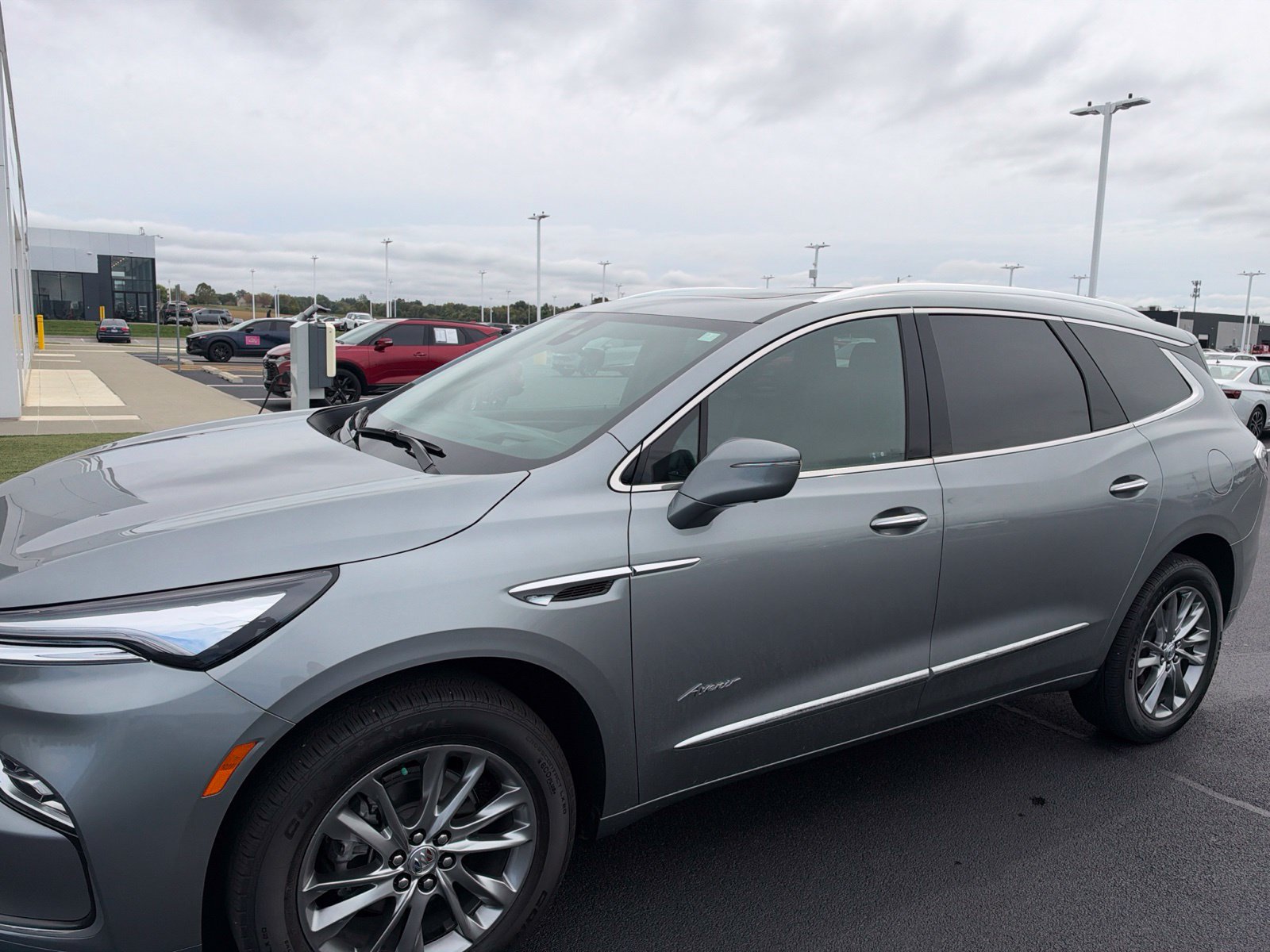 Used 2023 Buick Enclave Avenir w/ Avenir Technology Package AWD/4WD image 6