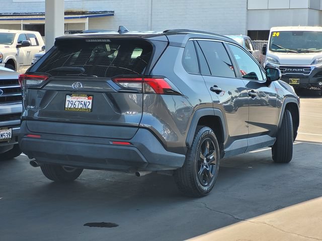 Used 2020 Toyota RAV4 XLE w/ Convenience Package FWD image 4