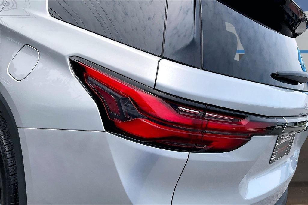 Used 2022 Chevrolet Traverse RS FWD image 23