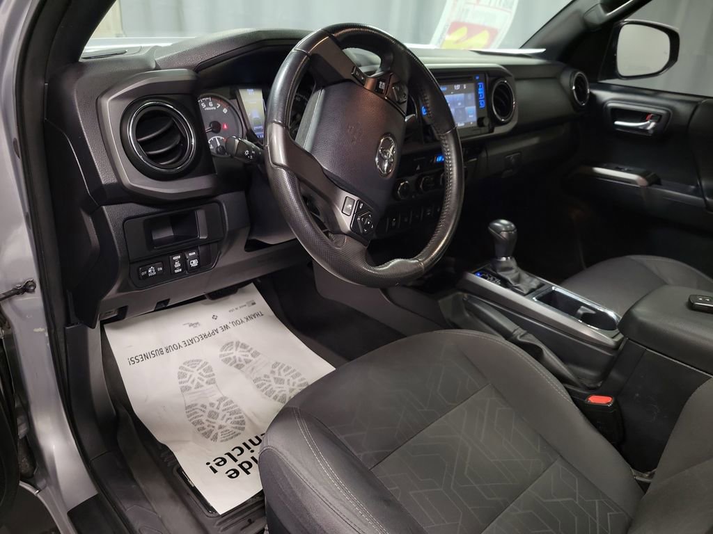 Used 2017 Toyota Tacoma TRD Off-Road w/ Premium & Technology Package image 14